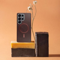 GENTLEMAN MAG COVER magnetinis dėklas telefonui, suderinamas su MagSafe, skirtas SAMSUNG S26 Pro, rudas