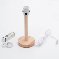 Stalo lempa prie lovos plunksna Art Deco raudona CBDPH