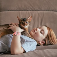 AirTag dėklas apyrankė silikoninė apyrankė vaikams - Rožinė su vaivorykšte