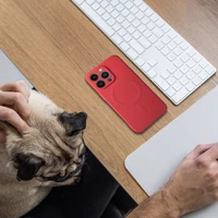SILICONE MAG DĖKLAS suderinamas su MagSafe IPHONE 17 raudona