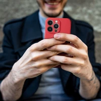 SILIKONINIS MAGNETINIS DĖKLAS suderinamas su MagSafe IPHONE 16 raudonas