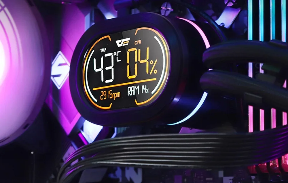 Vandens aušintuvo su apšvietimu artimas vaizdas