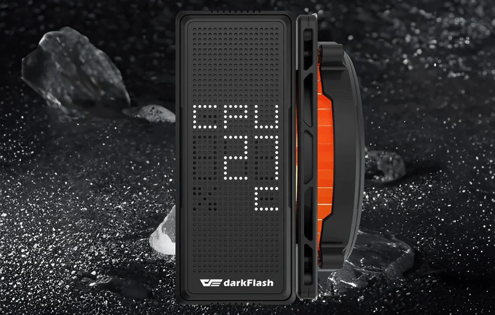 Darkflash aktyvus aušintuvas su LED ekranu tamsiame fone